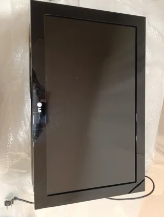 Televisión LG Negra 80x50 cm