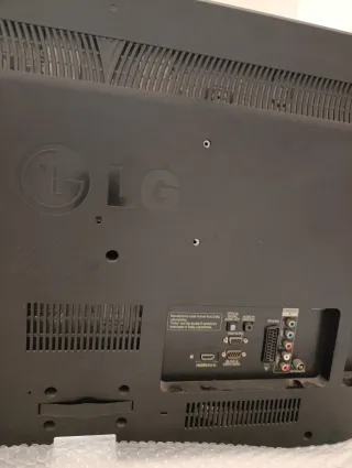 Televisión LG Negra 80x50 cm