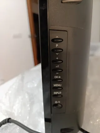 Televisión LG Negra 80x50 cm