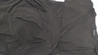 Mono negro elegante y versátil.