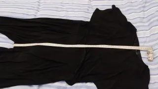 Mono negro elegante y versátil.