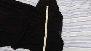 Mono negro elegante y versátil.