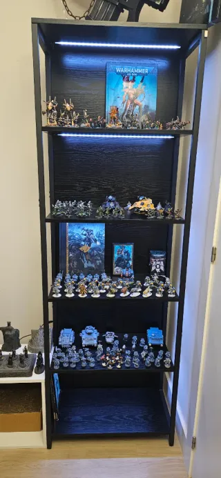 Vetrina espositore con scaffali a LED