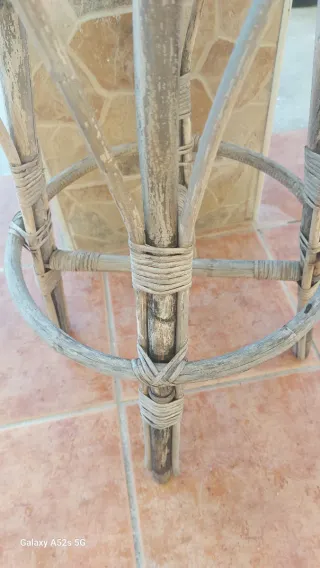 Taburete de mimbre