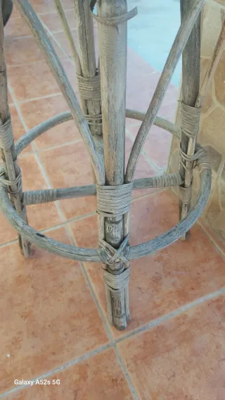 Taburete de mimbre