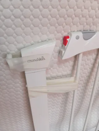 Barrera de seguridad infantil blanca