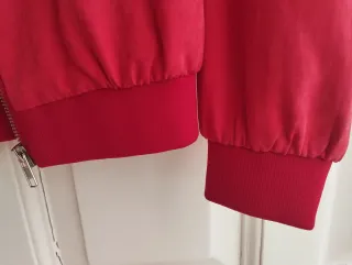 Cazadora bomber roja mujer