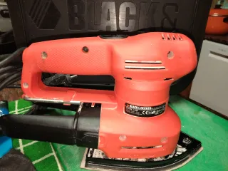 Lijadora Black & Decker con estuche
