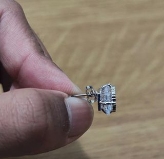 Orecchini d’acciaio a forma di rombo- mai usati