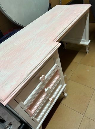 Escritorio infantil blanco y rosa