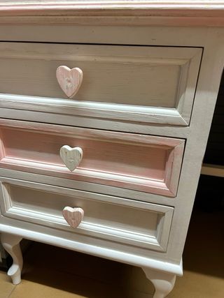 Escritorio infantil blanco y rosa