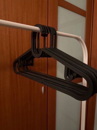 Burro ropero metal Ikea + perchas