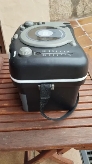 Nevera Portátil Radio CD Burn