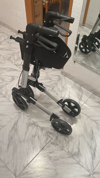 Andador persona mayor