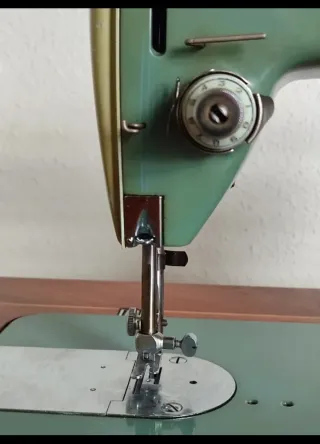 Máquina de coser ALFA Royale