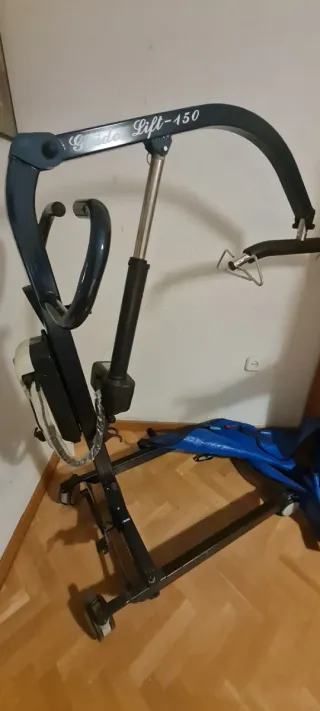 Grua geriatrica con bateria