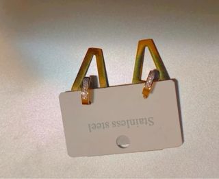 Orecchini in acciaio dorato con strass