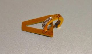 Orecchini in acciaio dorato con strass