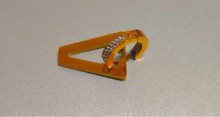 Orecchini in acciaio dorato con strass