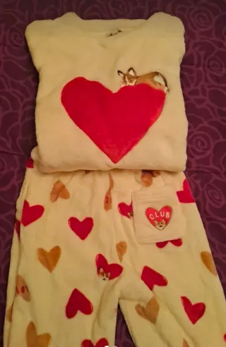 Pijama polar Etam corazón y perrito Talla XS