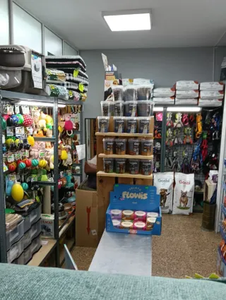 Peluquería canina con tienda