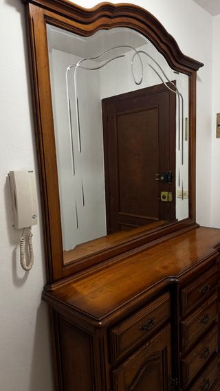 Aparador de madera maciza con espejo