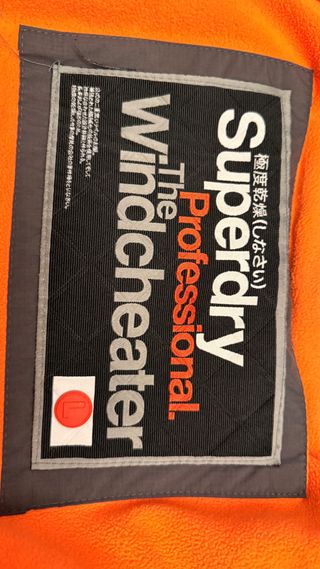 Chaqueta Superdry gris y naranja