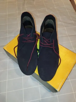Botines Trotters Negros y Rojos