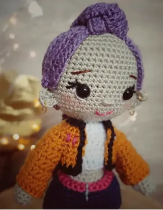 Muñeca K-Pop Rumi hecha a mano