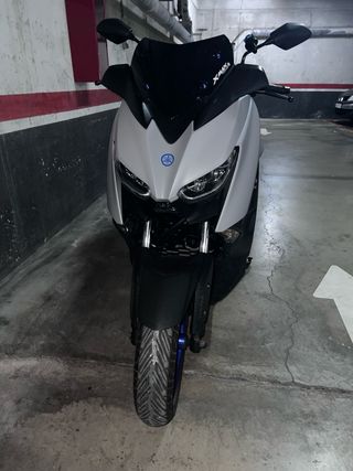 Yamaha Xmax 300
