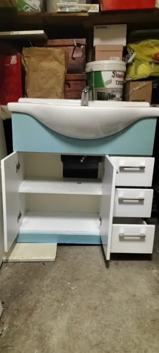 Mobile bagno blu e bianco