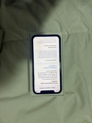 iPhone 11 Blanco 128GB  y 11 Fundas de regalo