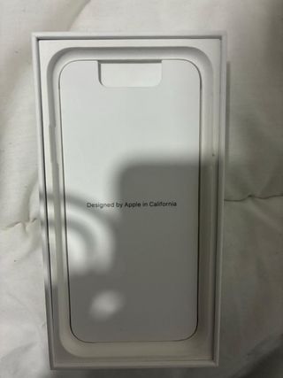 iPhone 11 Blanco 128GB  y 11 Fundas de regalo