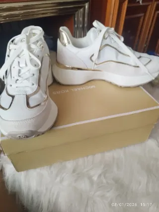 Zapatillas Michael Kors Blancas y Doradas