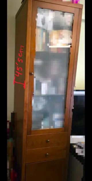 Mueble madera con puerta cristal