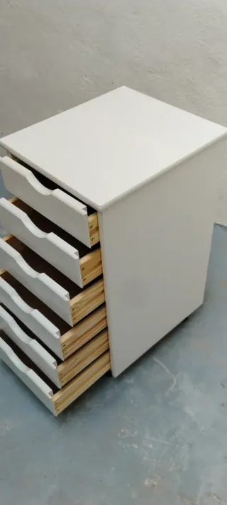 Cajonera blanca de plástico