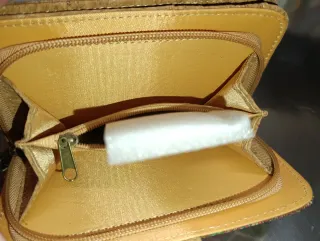 Cartera de mano diseño geométrico multicolor