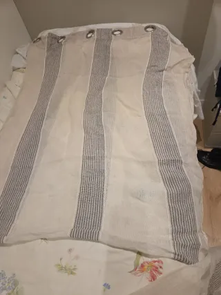 Cortina lino color beige y rayas marrones y ojales