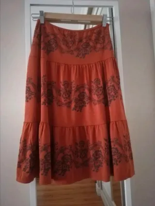 Falda midi estampada naranja