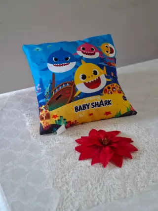 Cuscino Baby Shark nuovo imbottito