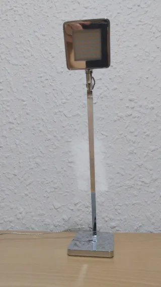 Lámpara de escritorio moderna