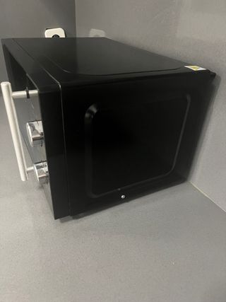 Microondas Koenic Negro y Plateado