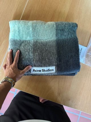 Cachecol Acne Studios