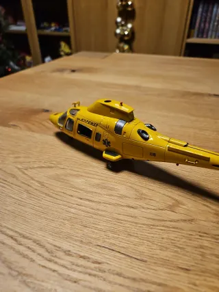 Modellino elicottero giallo in metallo Parti manca
