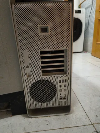 2 Mac Pro Clásico y carcasa Apple pro