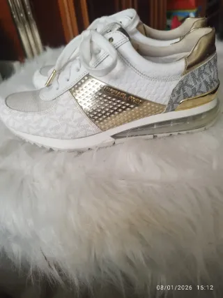 Zapatillas Michael Kors Blancas y Doradas