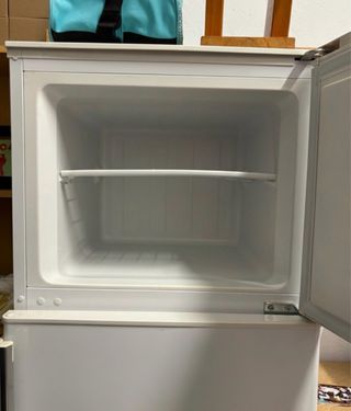 Nevera blanca con congelador