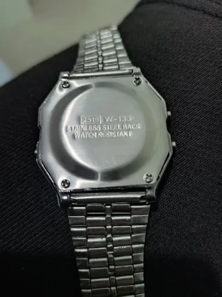 Reloj estilo retro casio plateado