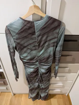 Vestido Bershka manga larga