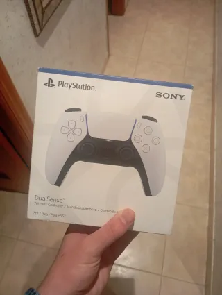 Mando PS5 con caja.